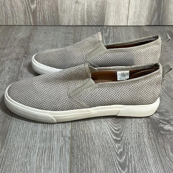 NWOT Tommy Bahama Gray Slip On Perforated Loafer Sneaker 7.5 - Picture 1 of 16